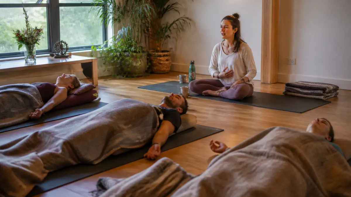 Formation yoga nidra : contenu, certification et profils concernés
