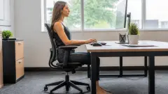 Bonne position au bureau : comment régler chaise, écran et clavier