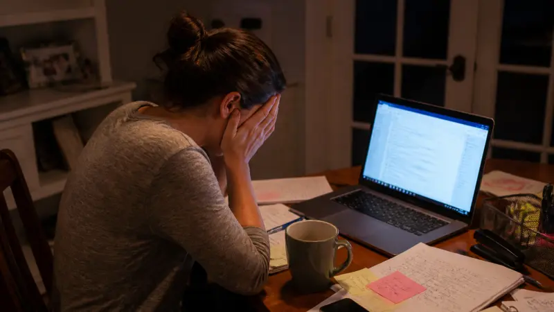Souffrance au travail : que faire concrètement avant de craquer ?